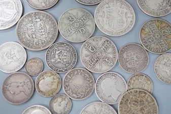 A quantity of Victorian, Edwardian and pre 1920 silver coinage (2/6 x6, 2/- x6, 1/- x8 etc)